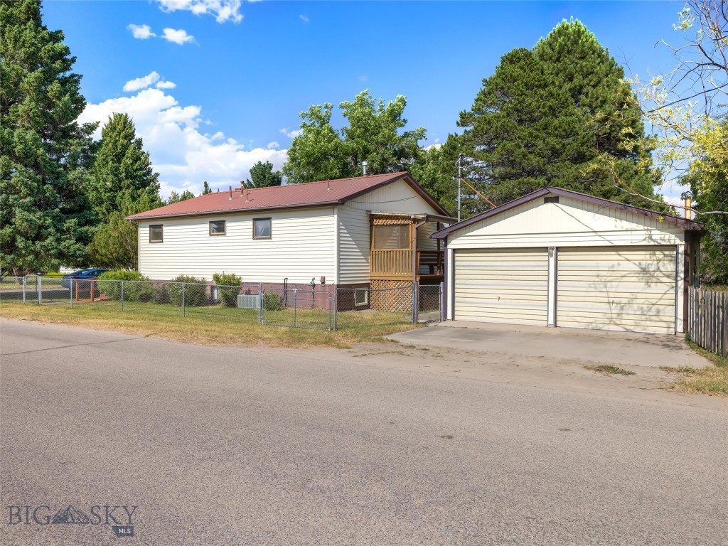 101 E Armitage Street