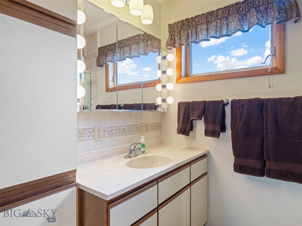 101 E Armitage Street