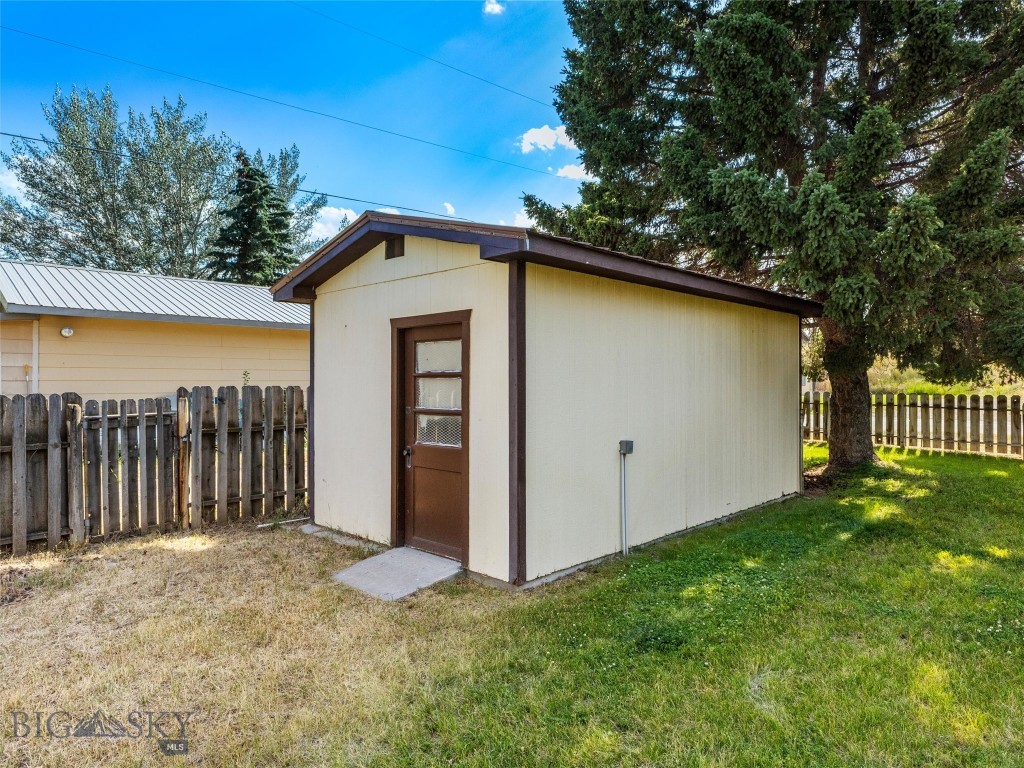 101 E Armitage Street