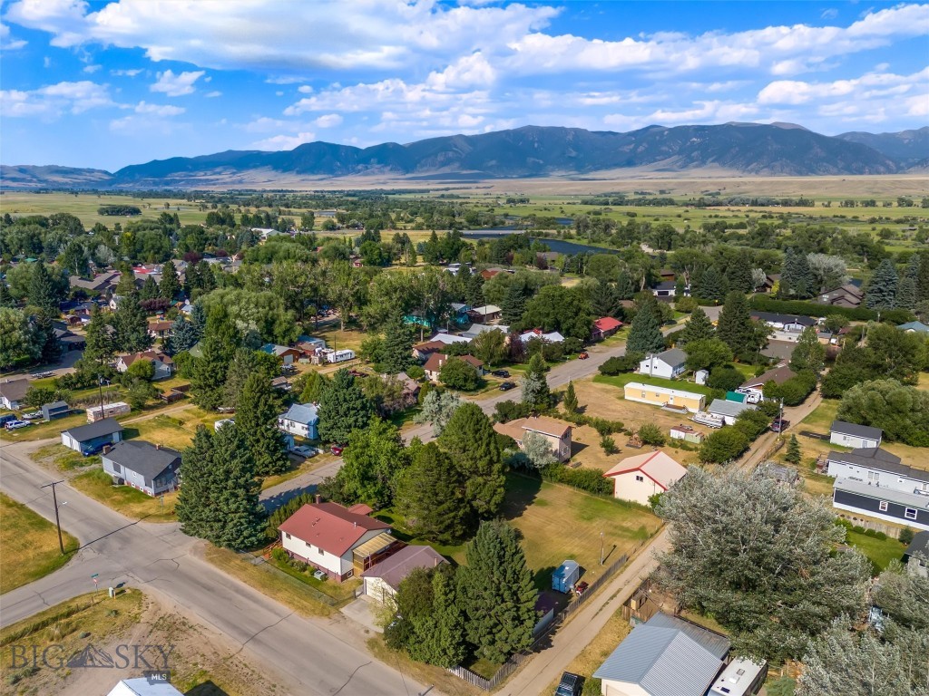 101 E Armitage Street