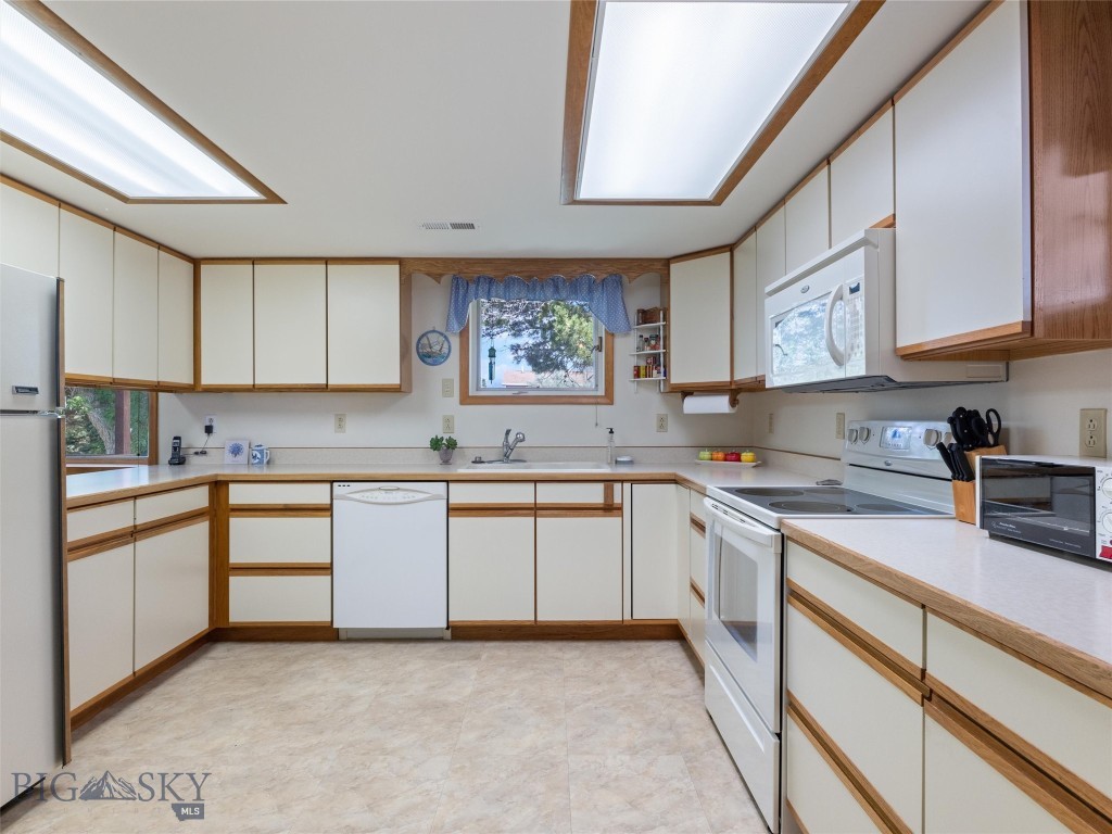101 E Armitage Street