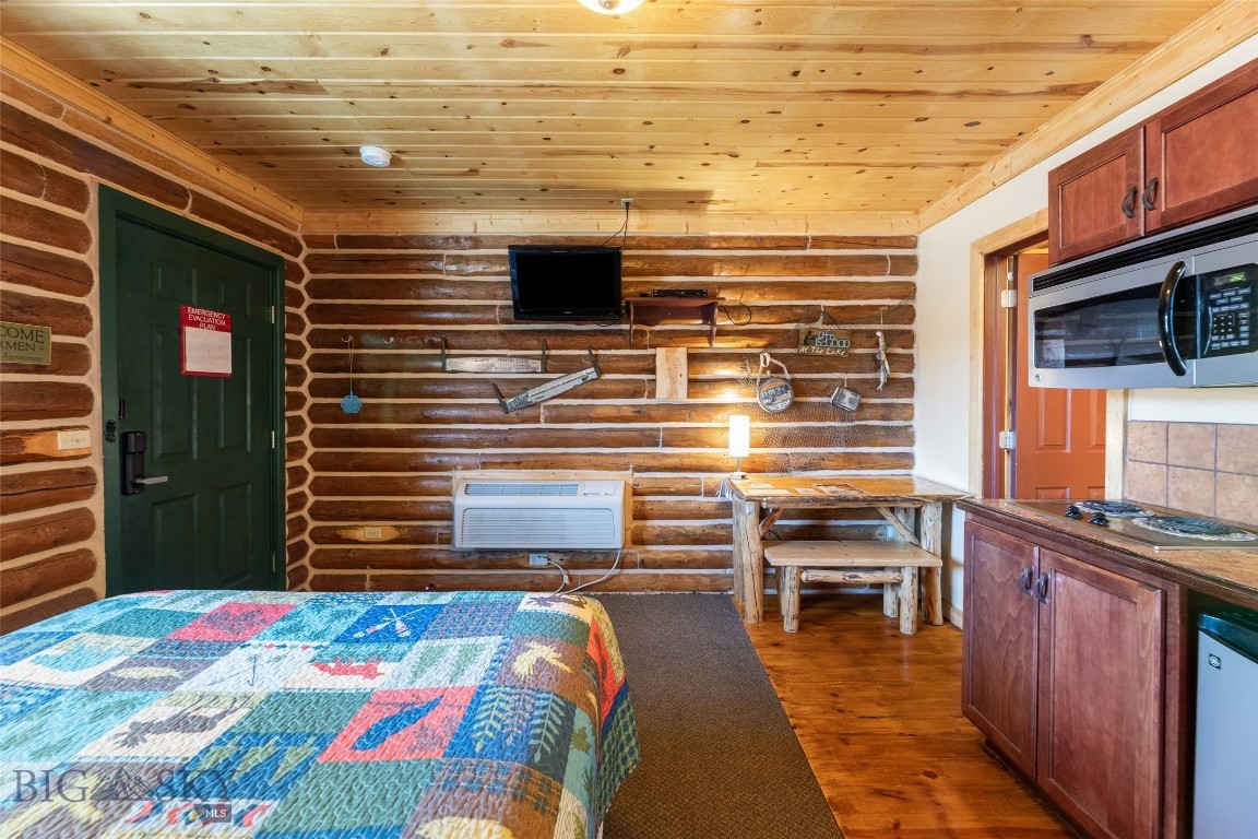 701 Bauer Lane 6