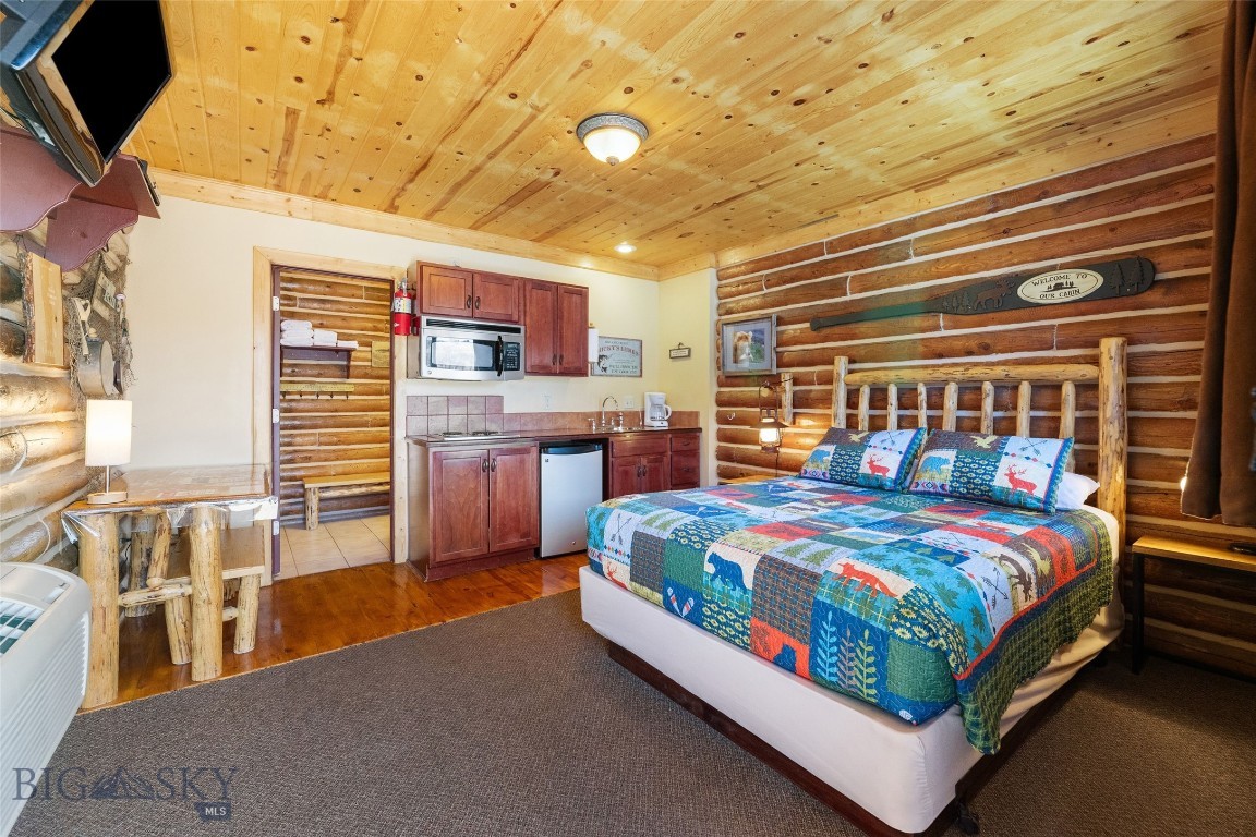 701 Bauer Lane 6