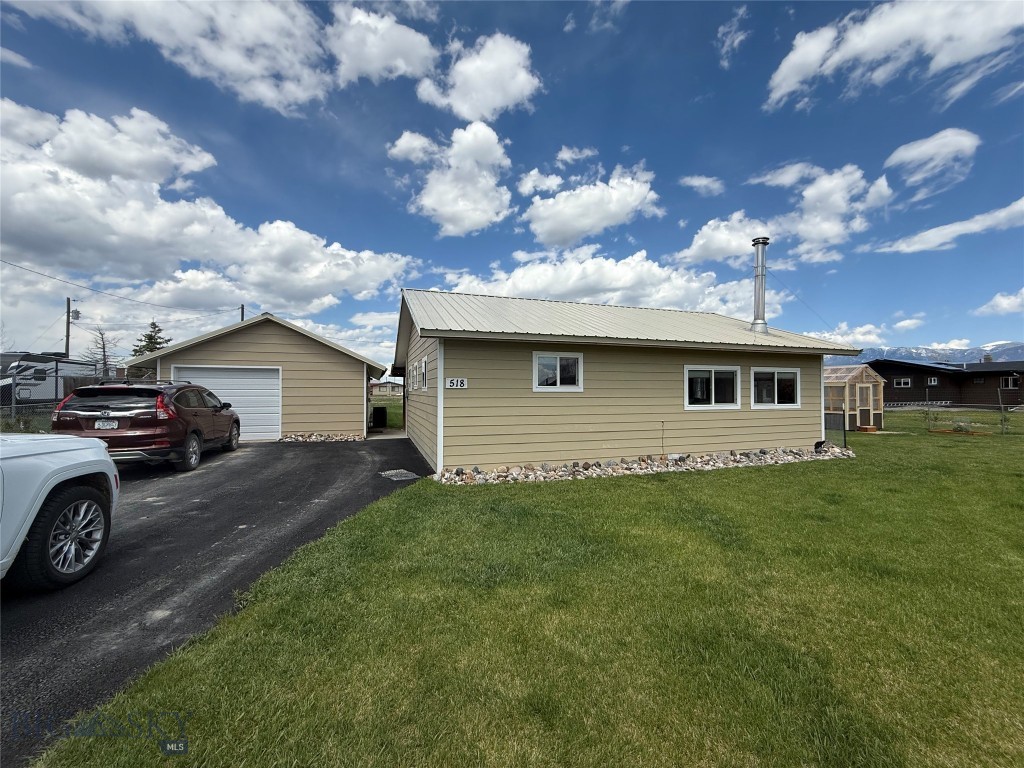 518 W Ennis