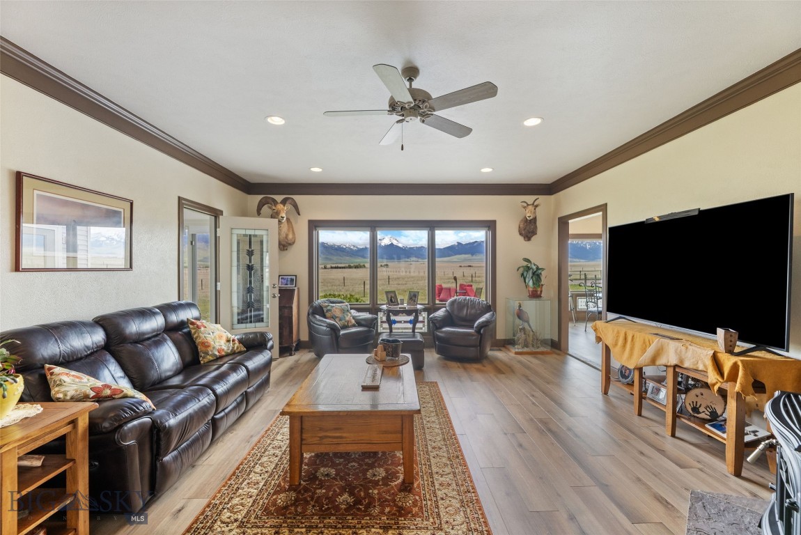 106 Lonesome Dove Rd