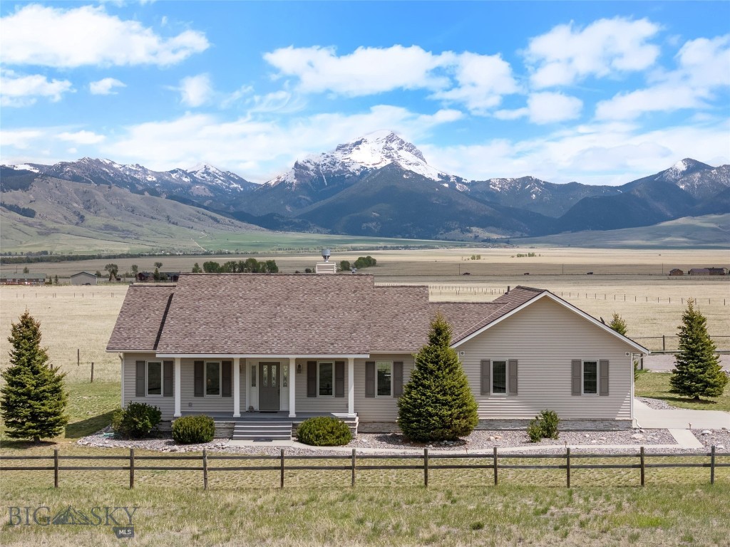 106 Lonesome Dove Rd