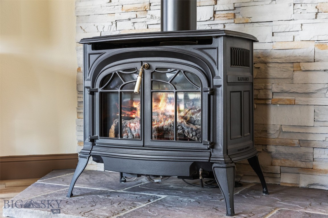 106 Lonesome Dove Rd