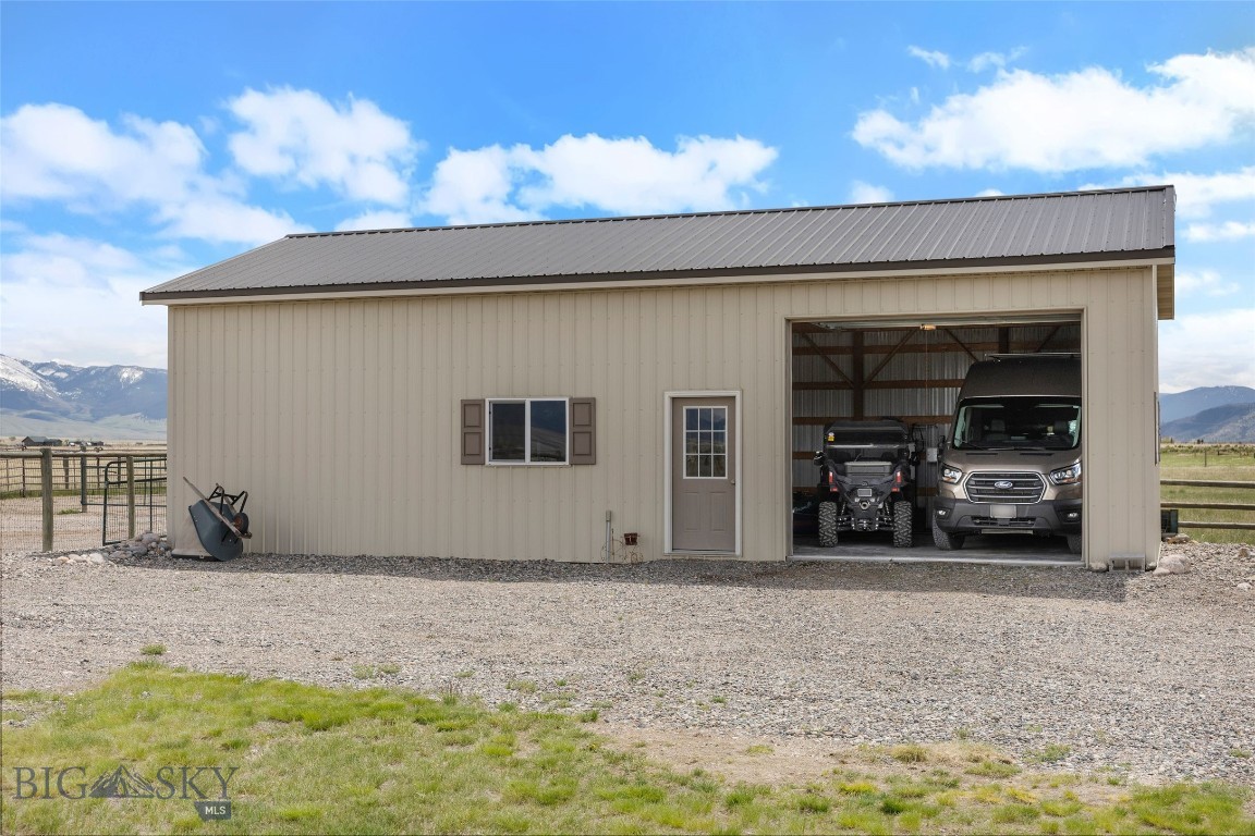 106 Lonesome Dove Rd
