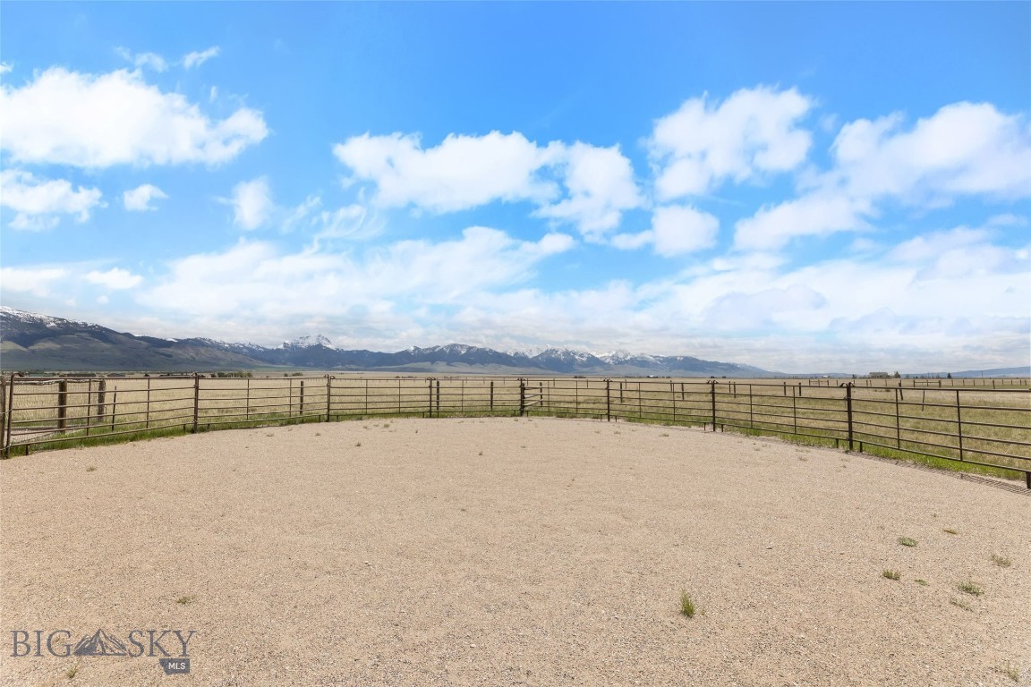 106 Lonesome Dove Rd