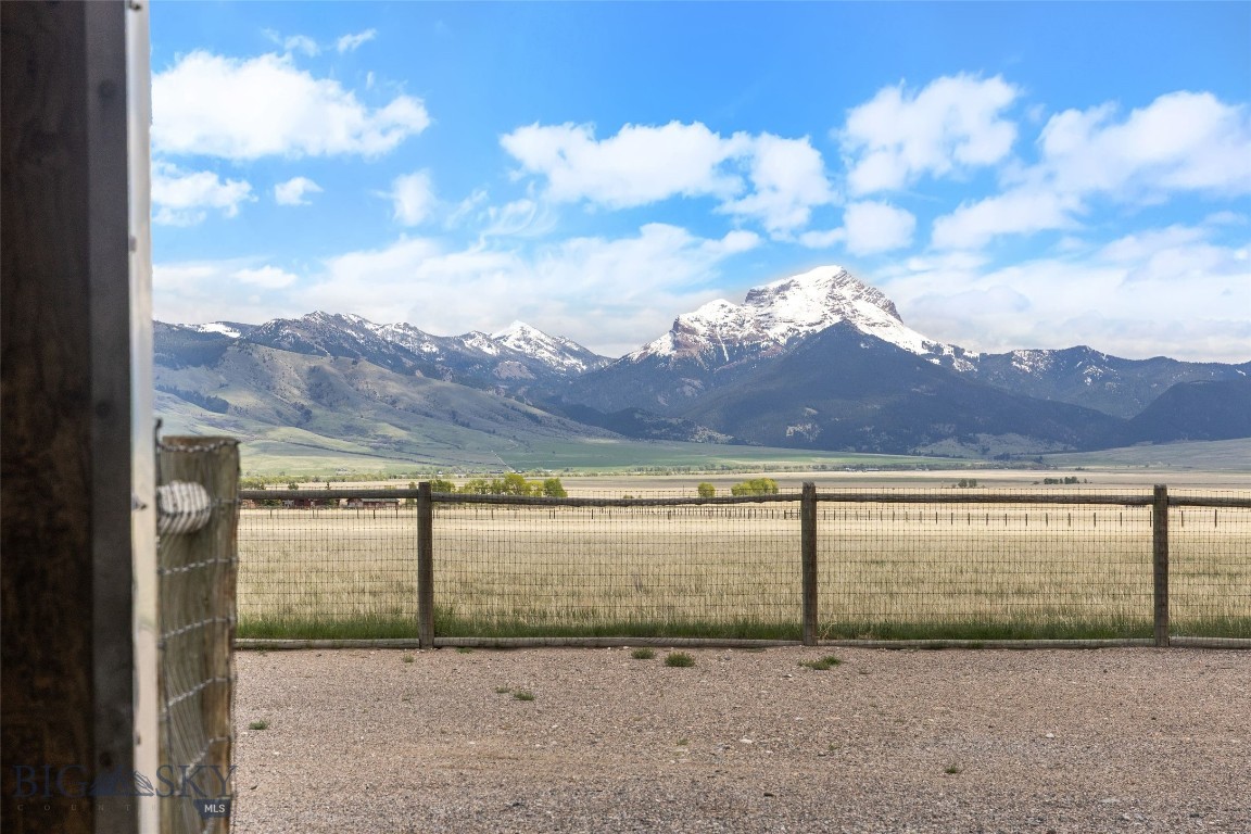 106 Lonesome Dove Rd