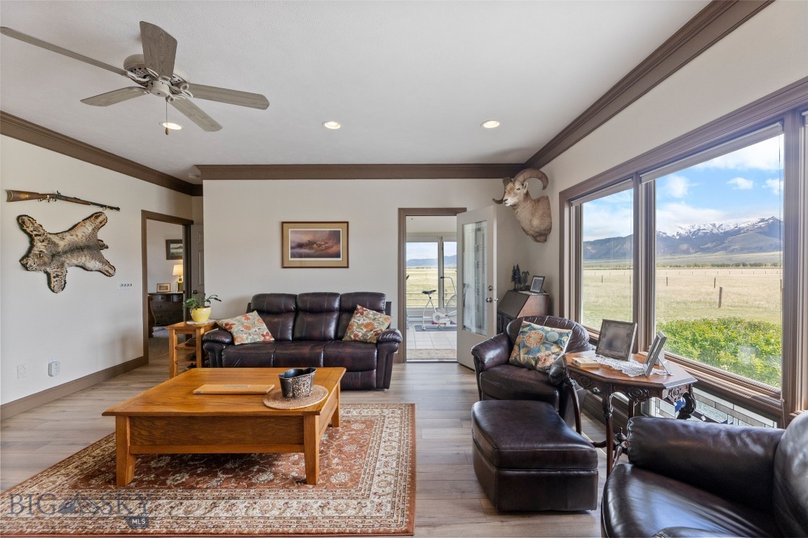 106 Lonesome Dove Rd