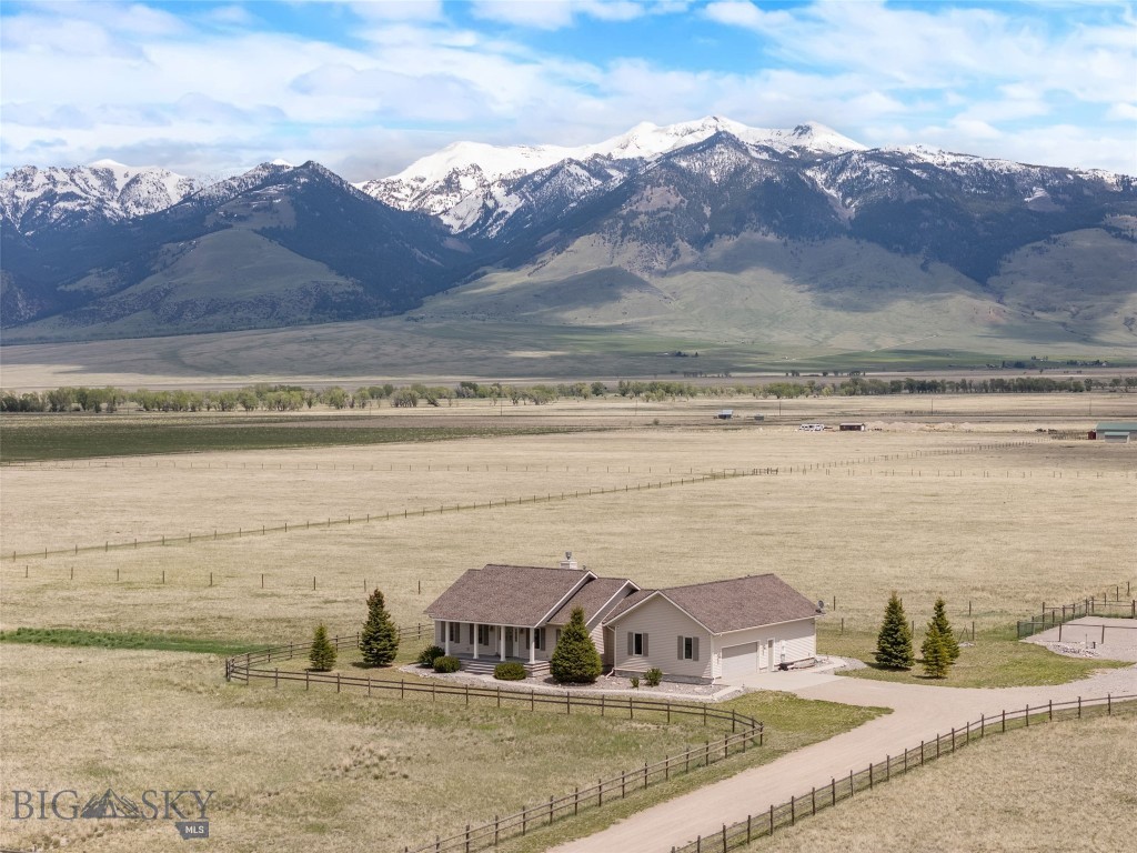 106 Lonesome Dove Rd