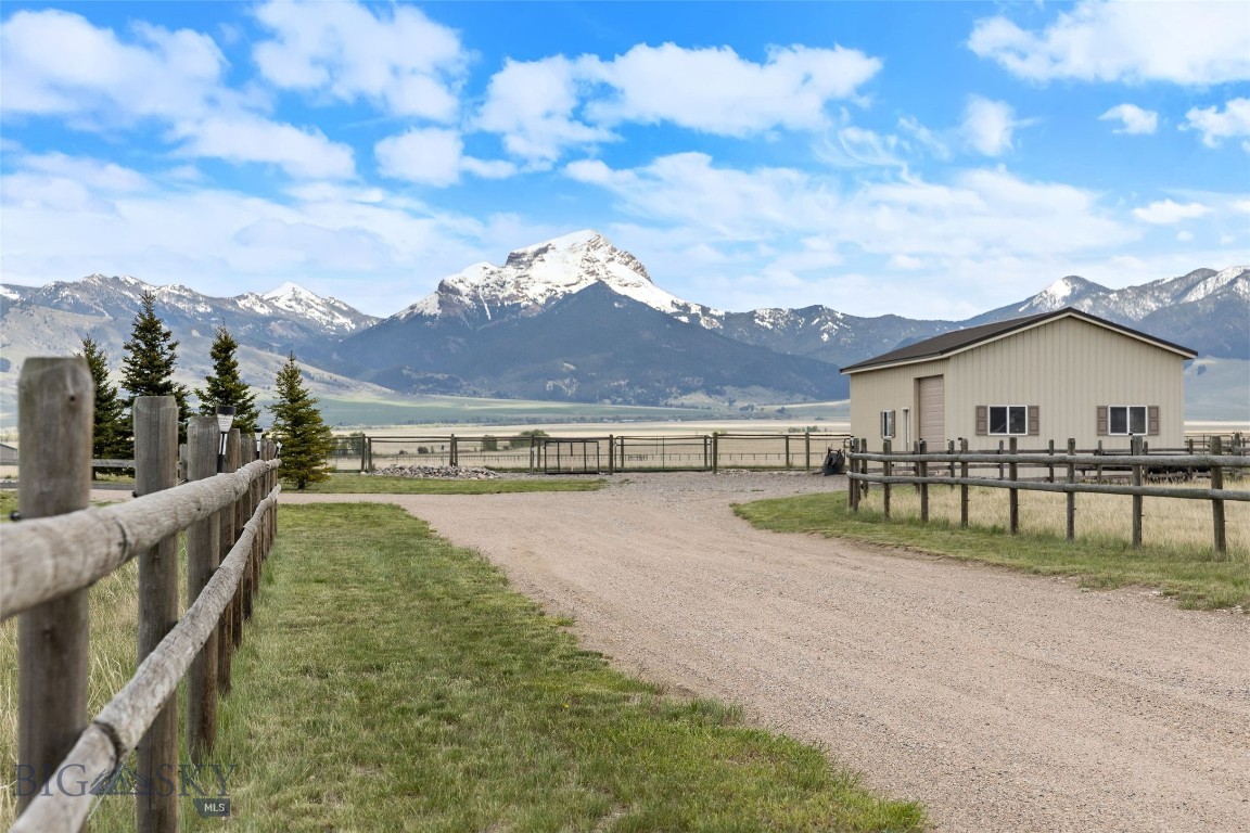 106 Lonesome Dove Rd