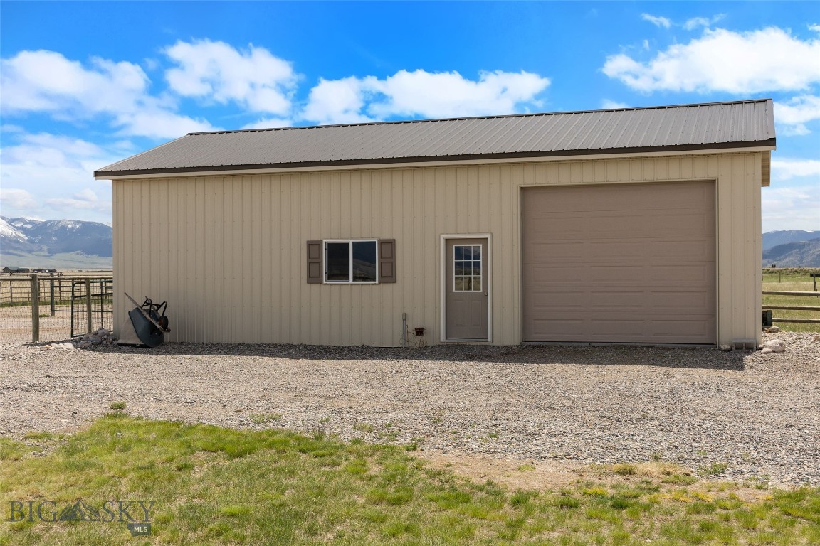 106 Lonesome Dove Rd