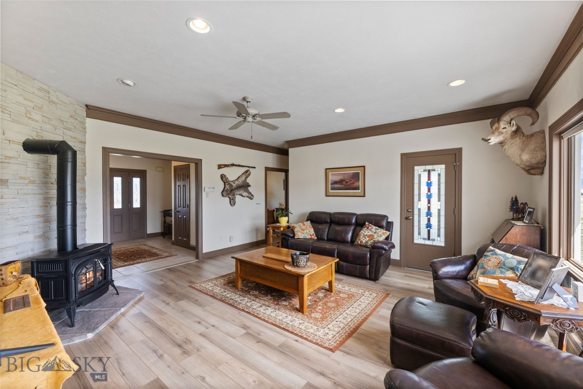 106 Lonesome Dove Rd