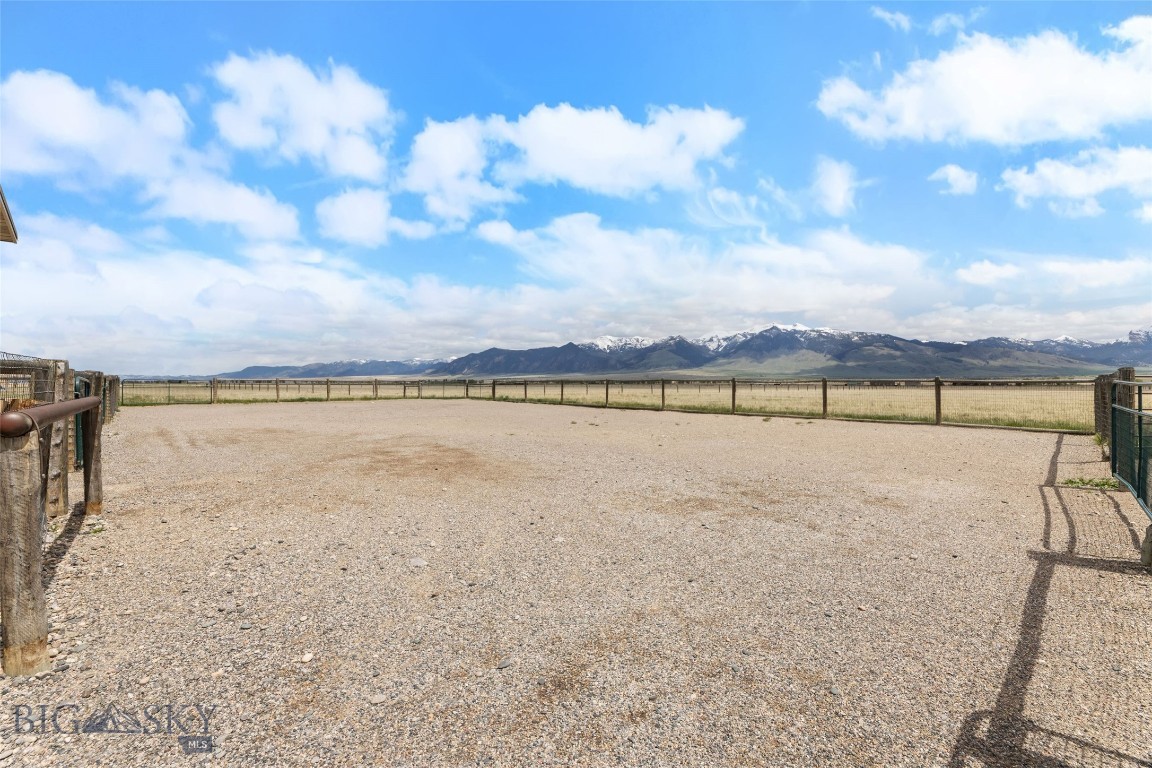 106 Lonesome Dove Rd