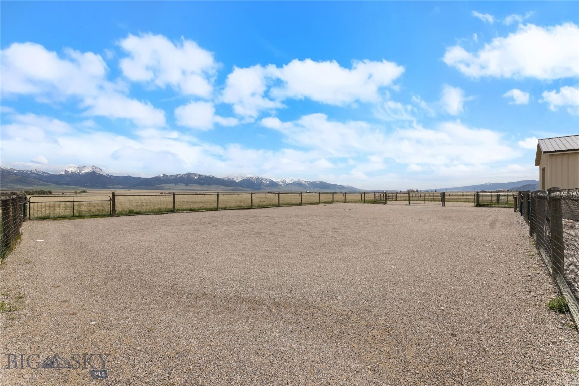 106 Lonesome Dove Rd