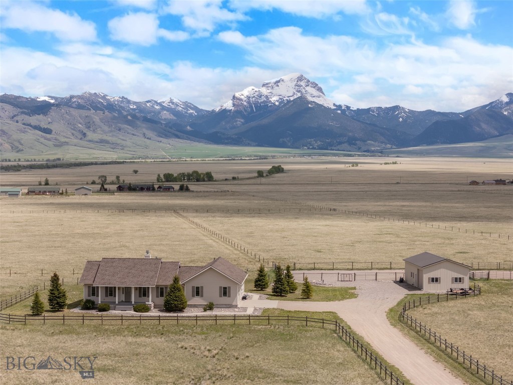 106 Lonesome Dove Rd