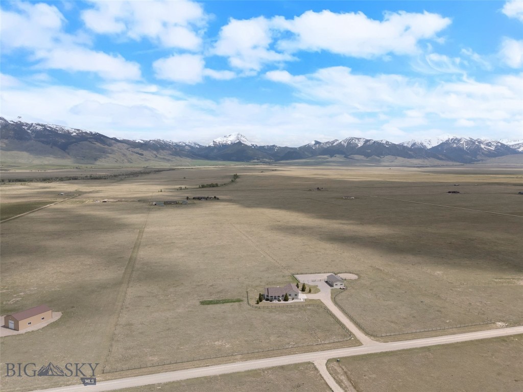 106 Lonesome Dove Rd