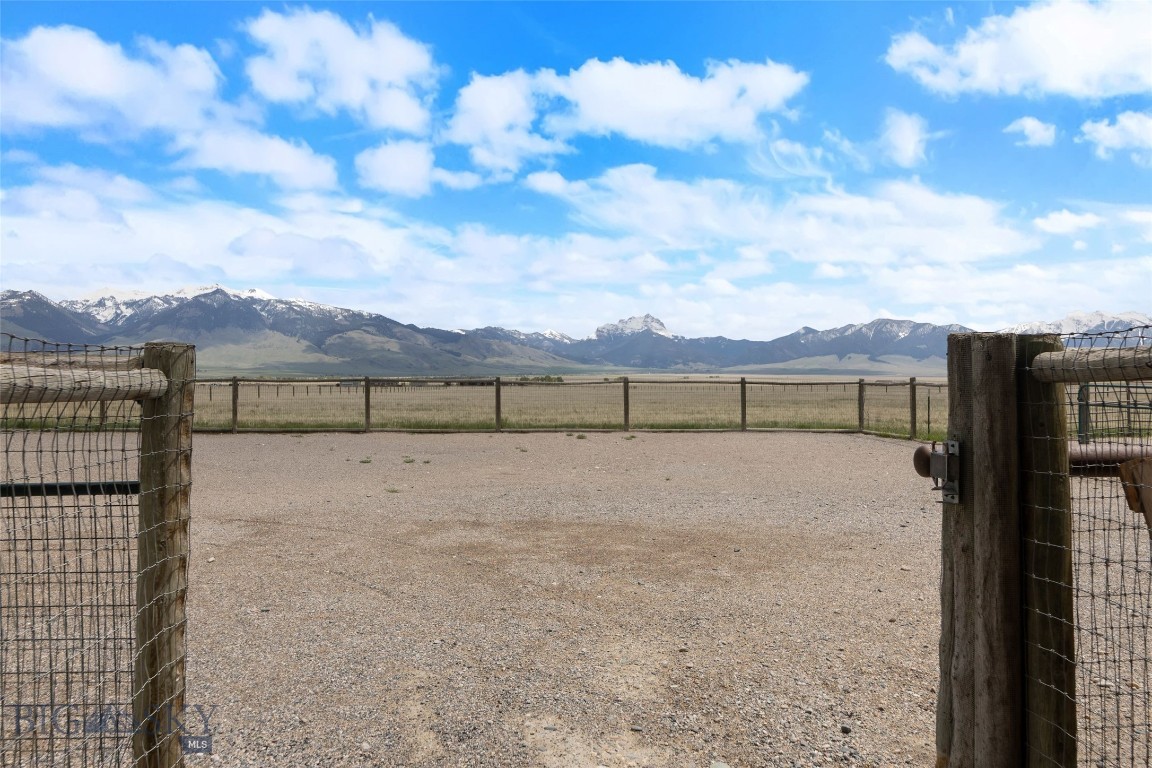 106 Lonesome Dove Rd