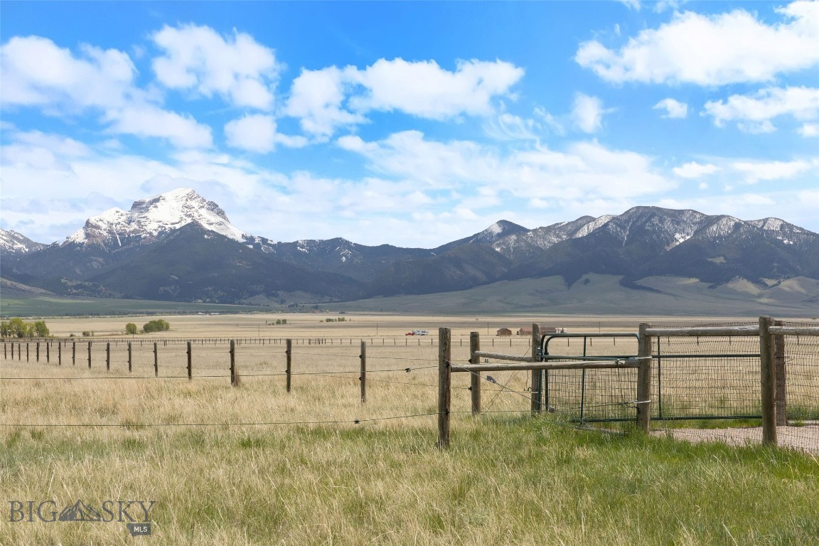 106 Lonesome Dove Rd