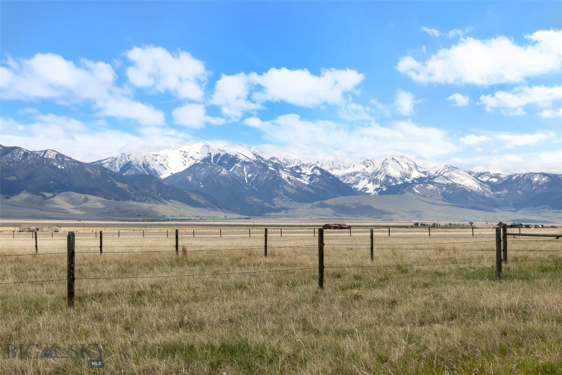 106 Lonesome Dove Rd
