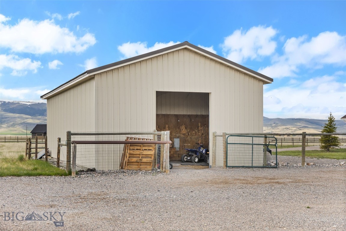 106 Lonesome Dove Rd