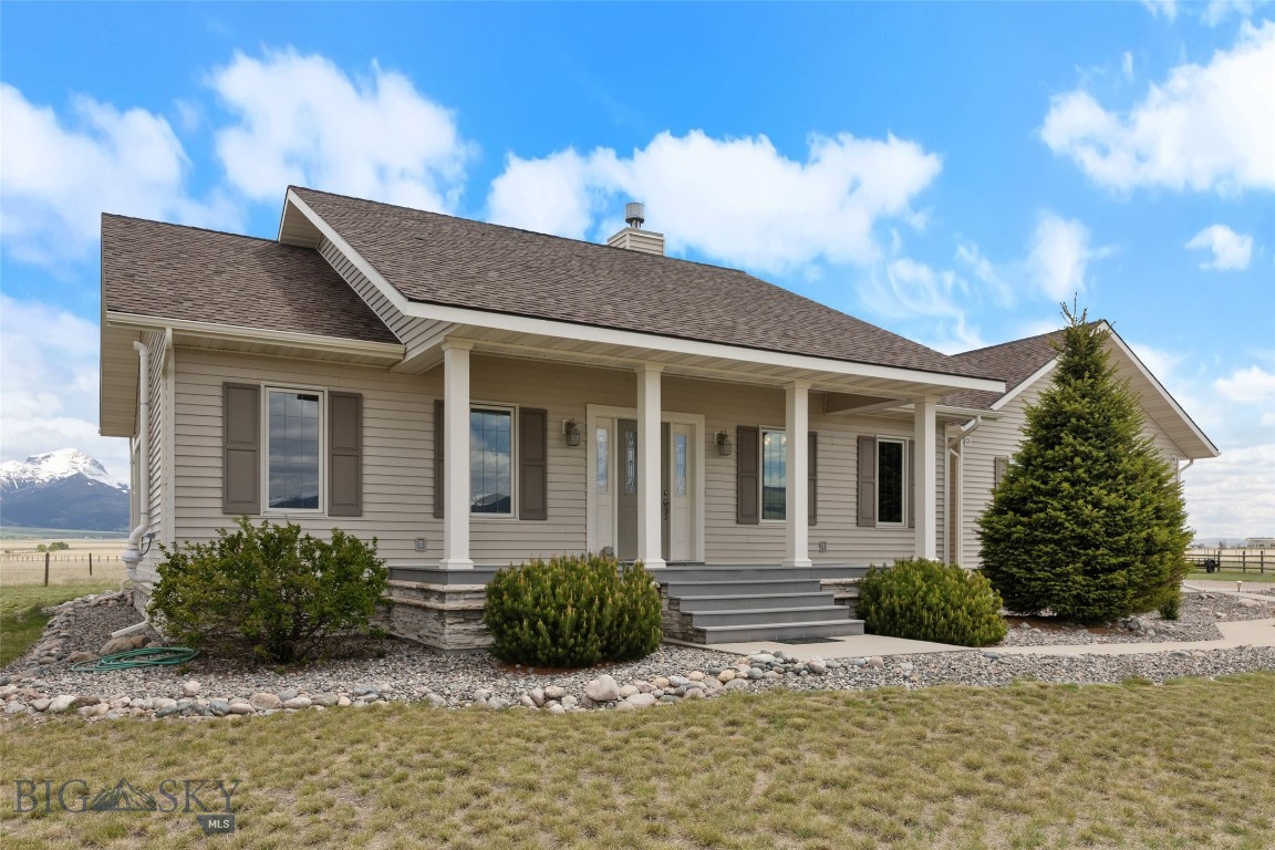 106 Lonesome Dove Rd