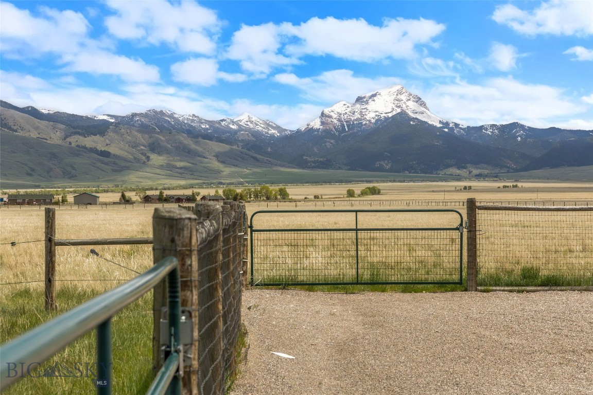 106 Lonesome Dove Rd