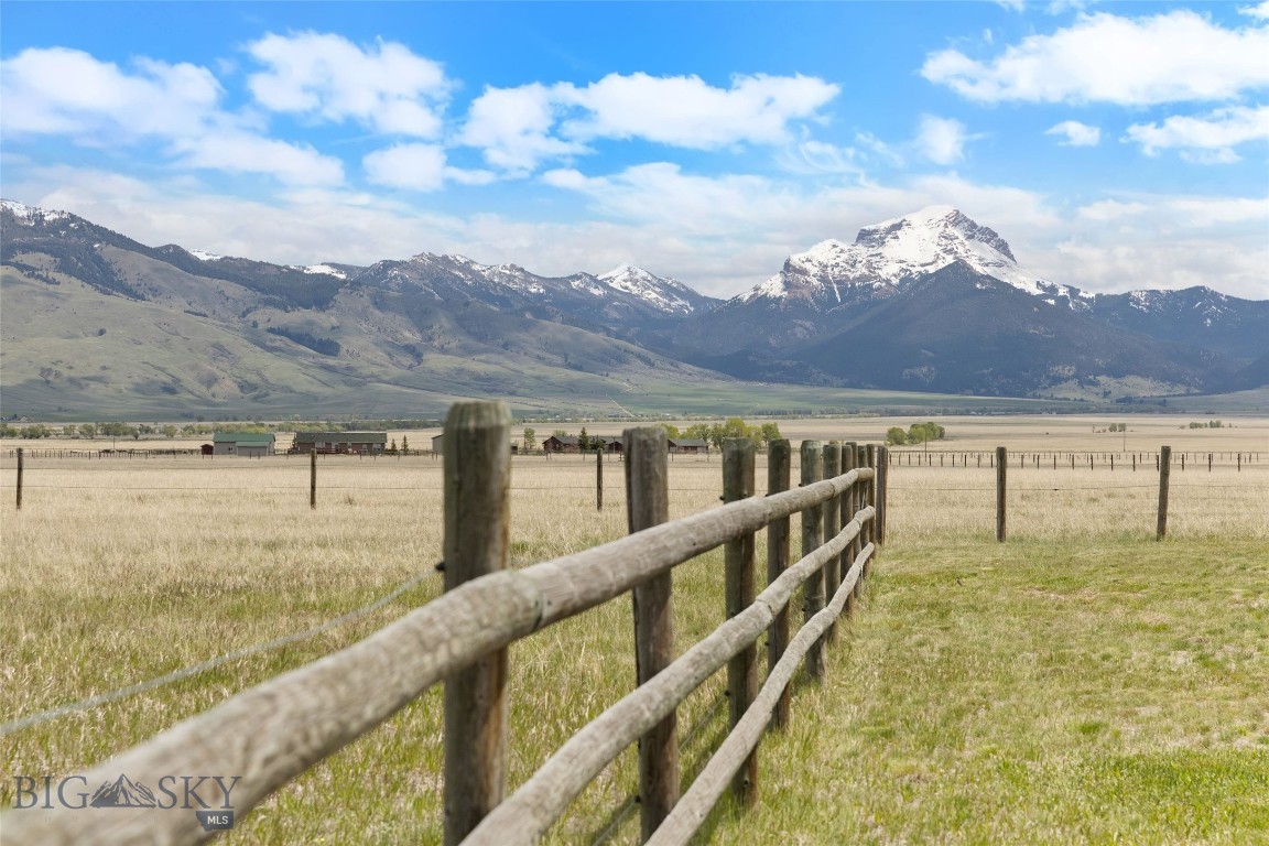 106 Lonesome Dove Rd