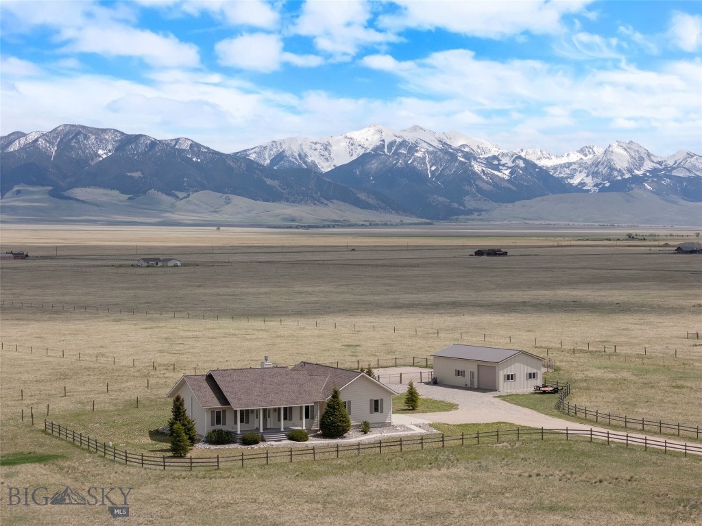106 Lonesome Dove Rd