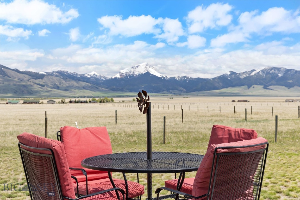 106 Lonesome Dove Rd