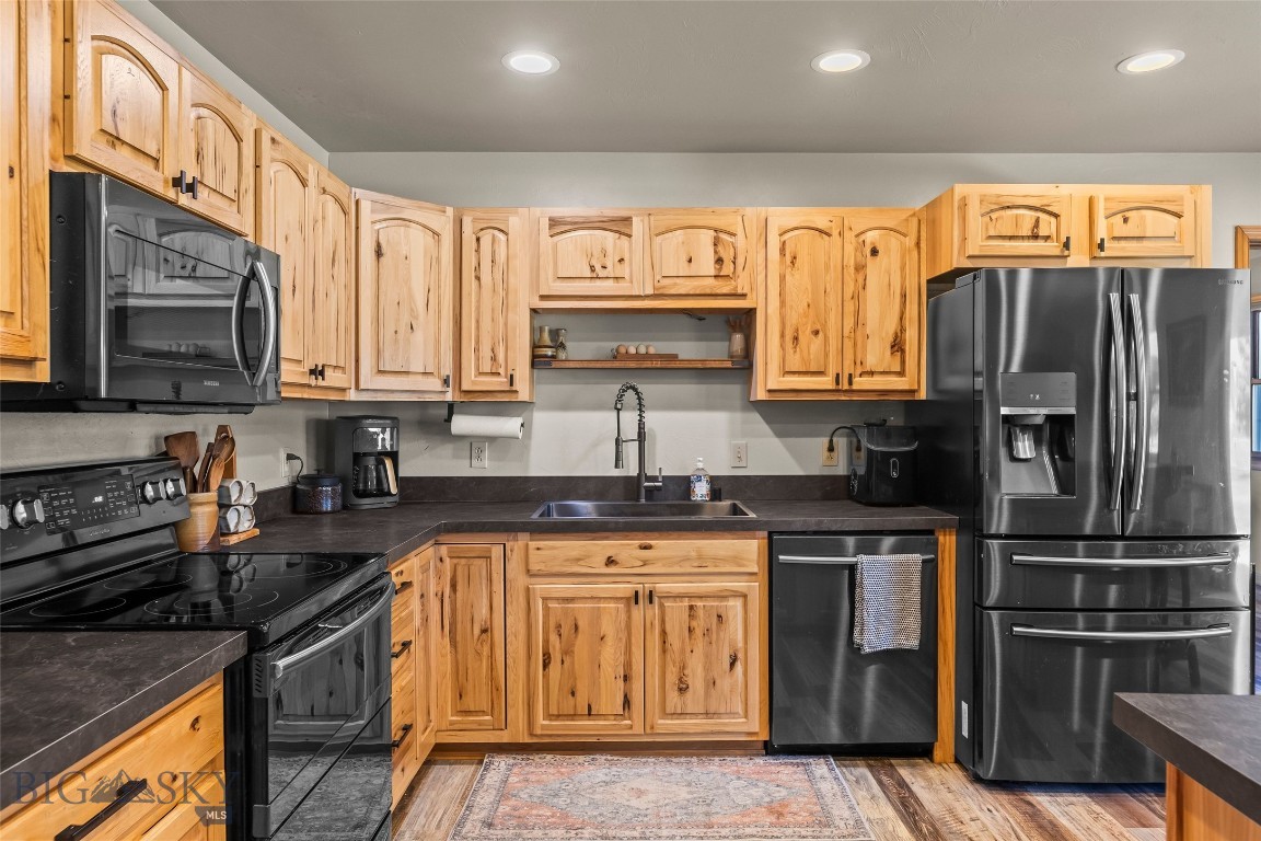 39 Rainbow Loop Drive