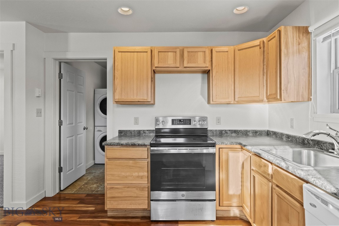 415 E Madison