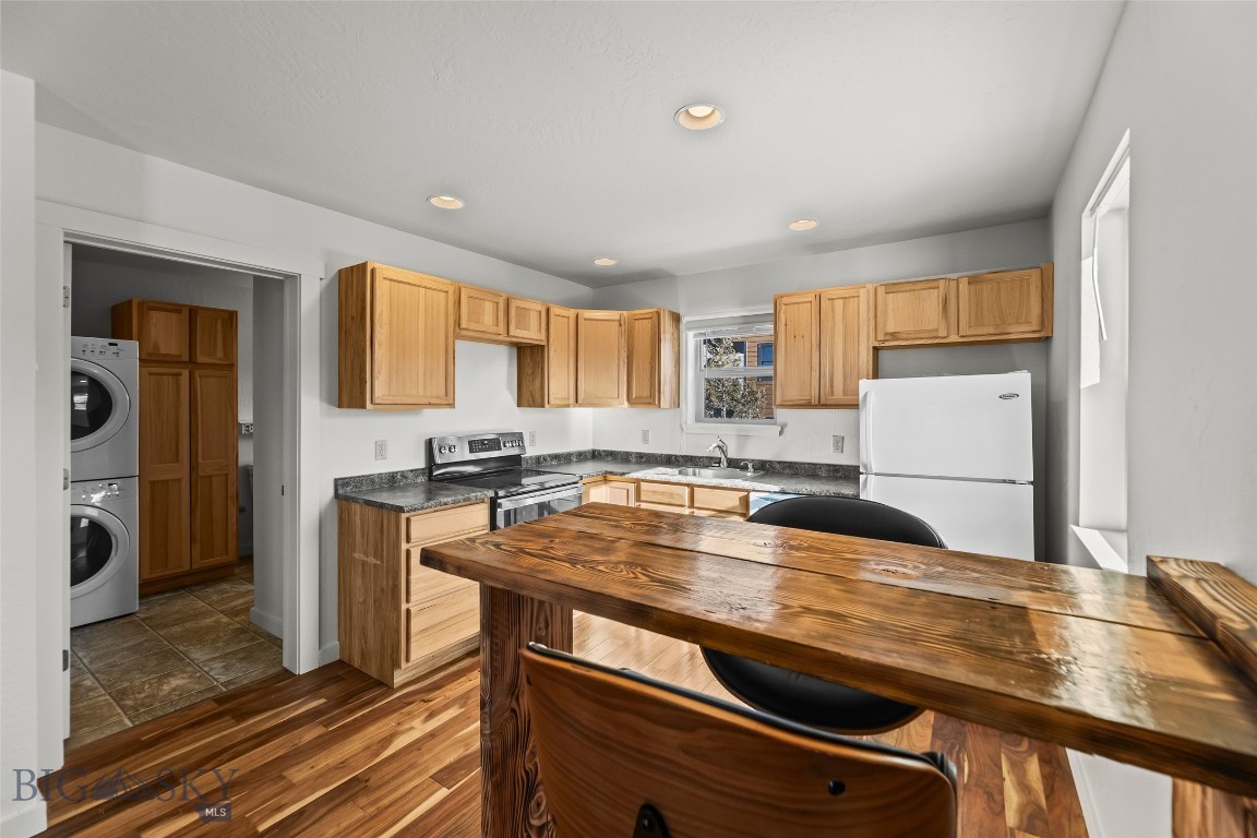 415 E Madison