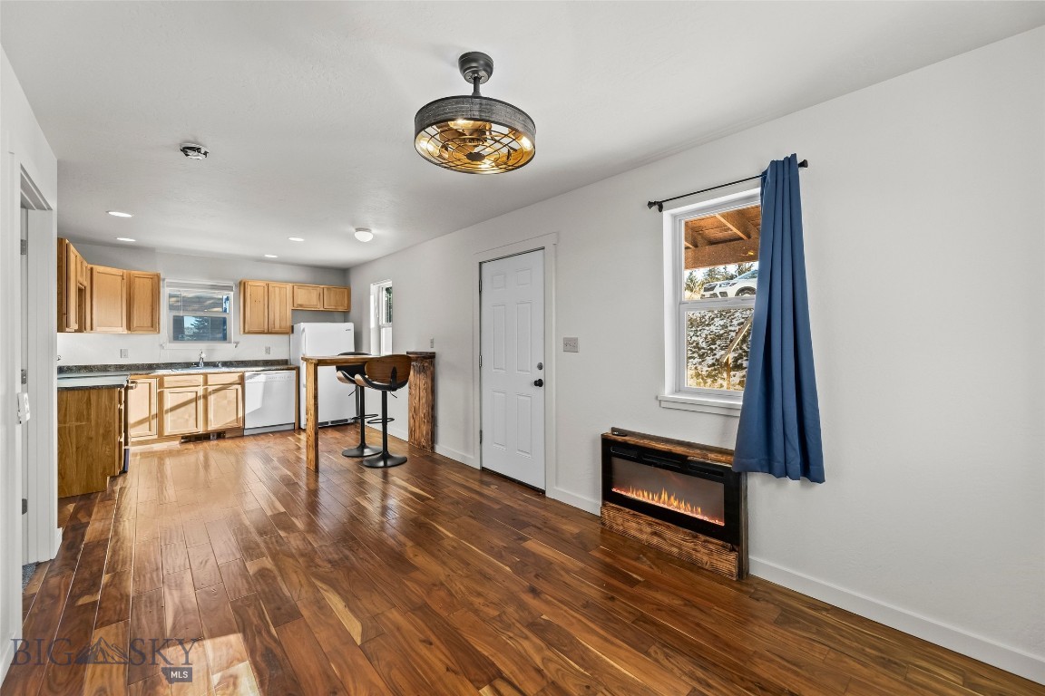 415 E Madison