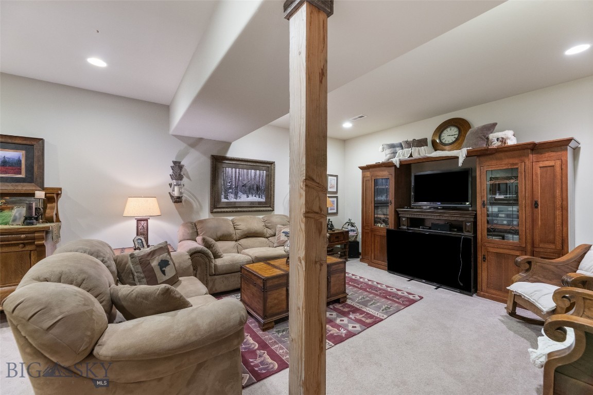 6 Browtine Ln