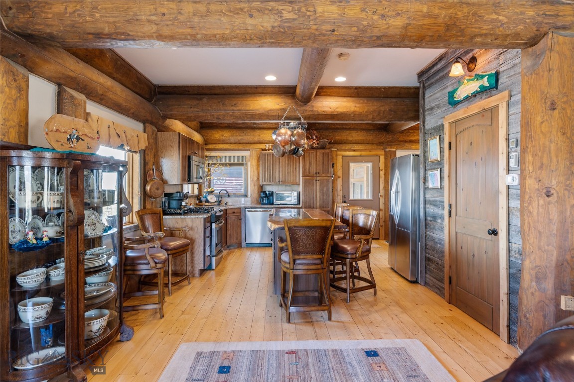 6 Browtine Ln