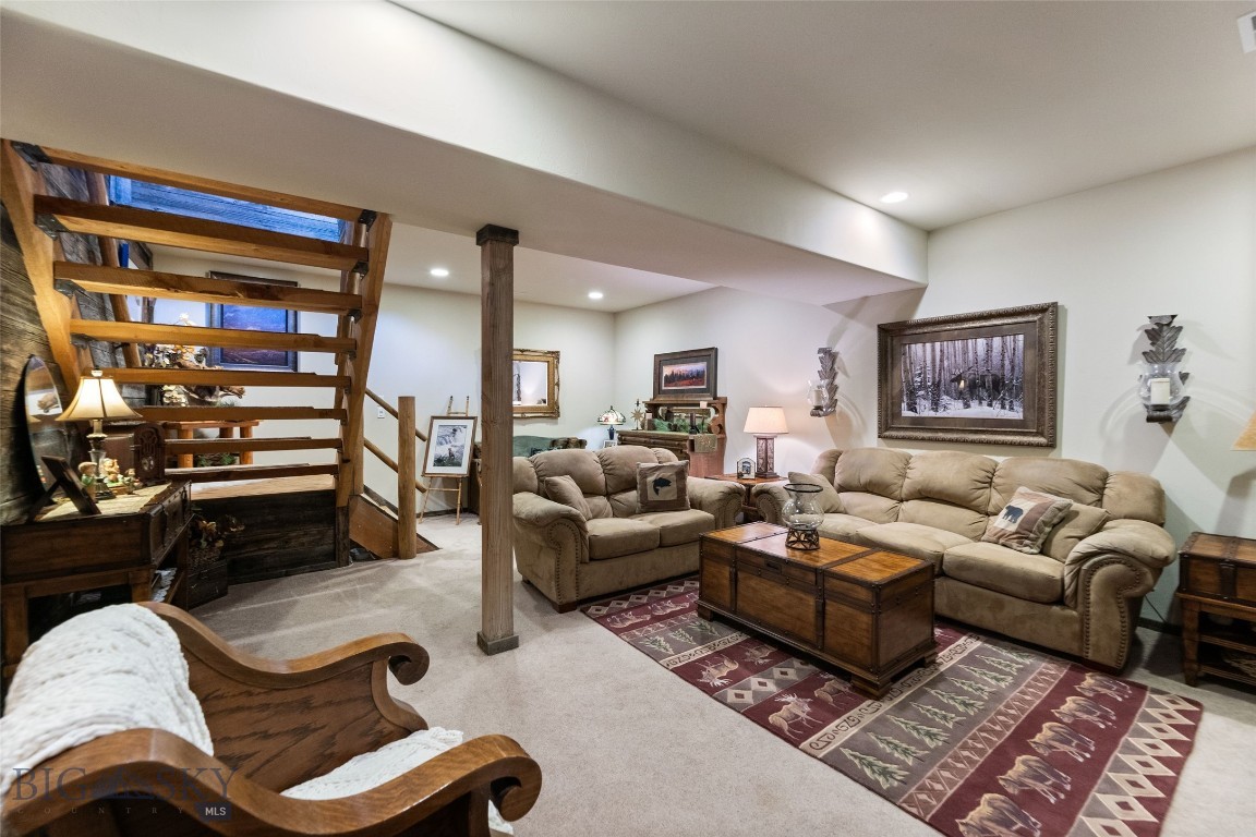 6 Browtine Ln