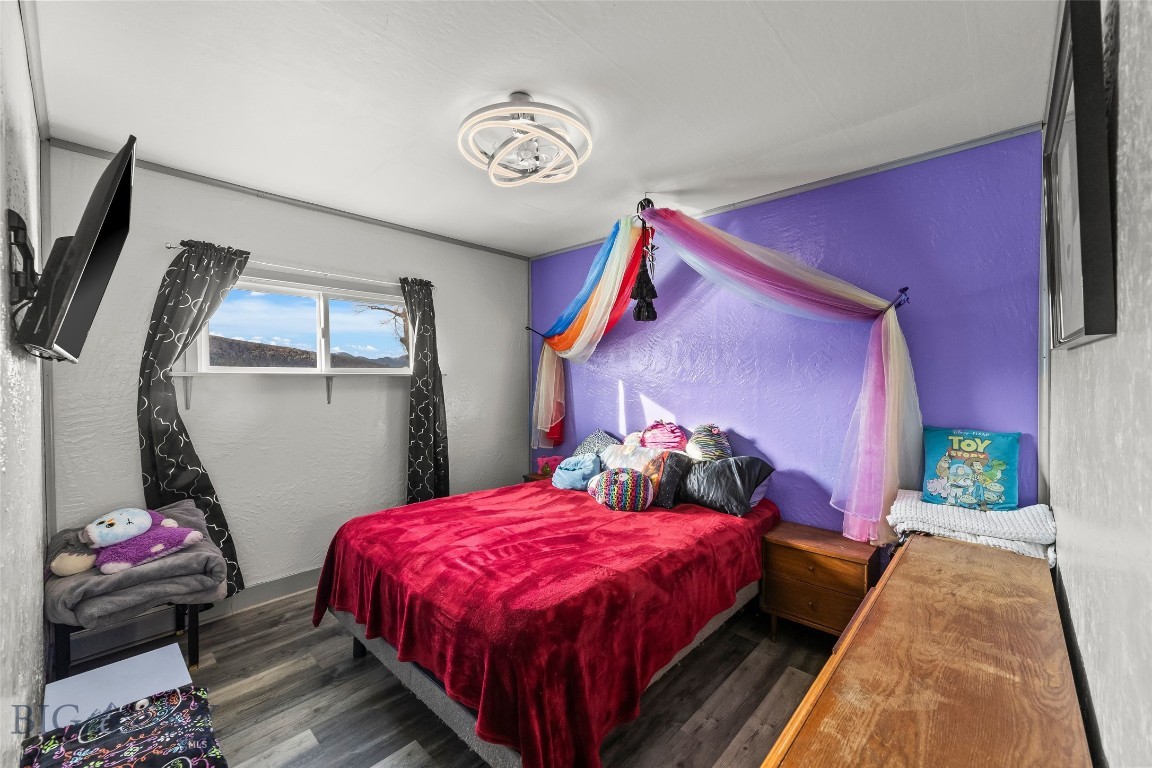 118 & 118 1/2 W Wallace Street