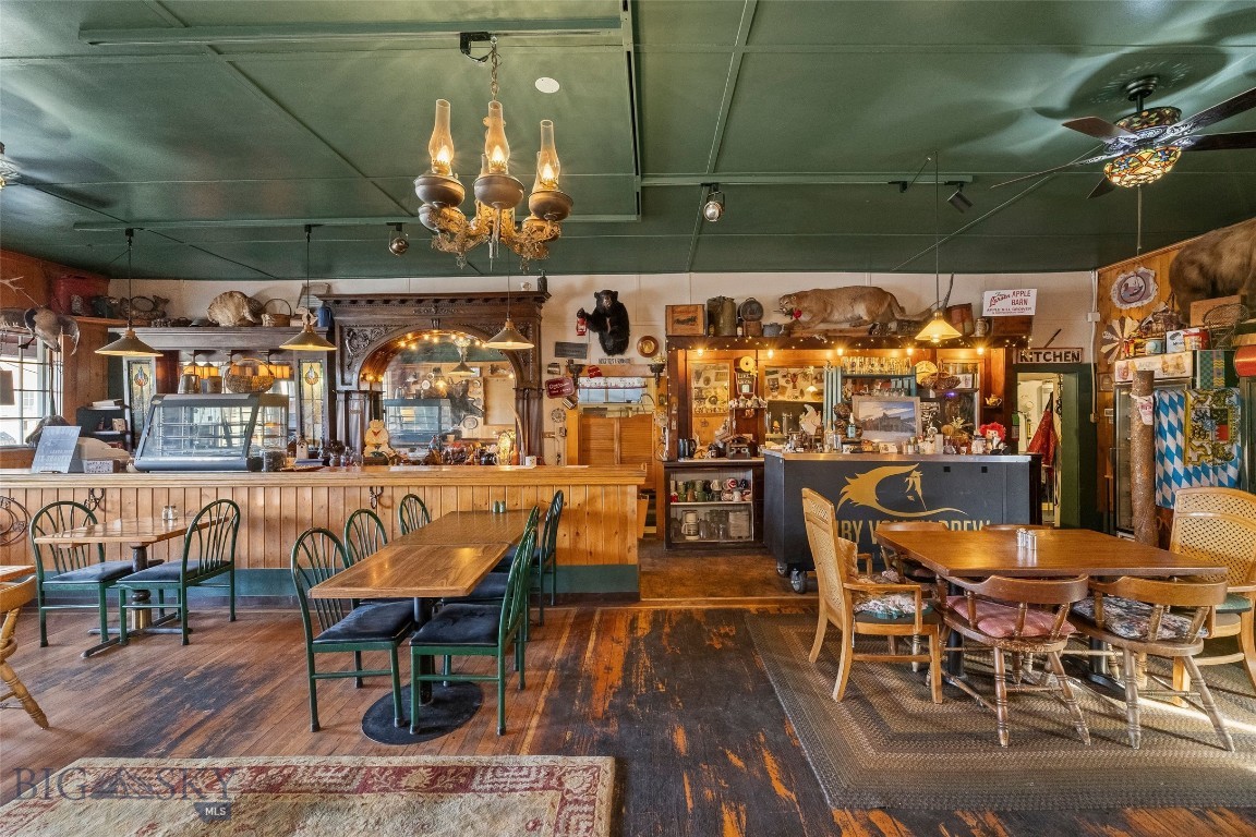 118 & 118 1/2 W Wallace Street