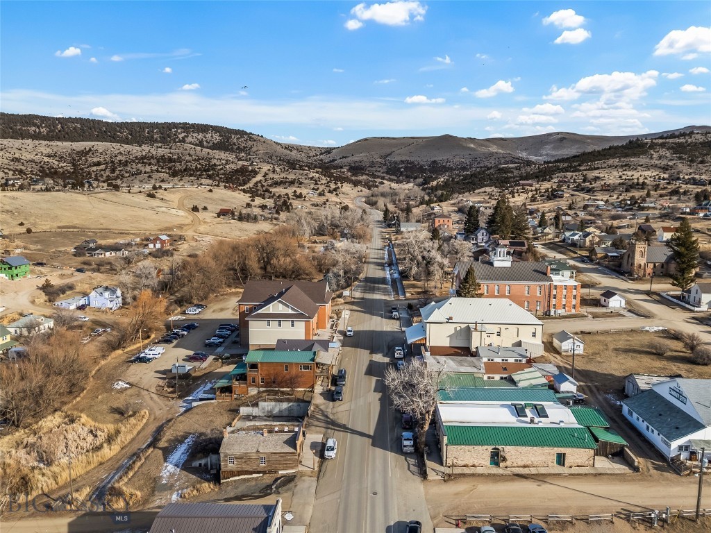 118 & 118 1/2 W Wallace Street