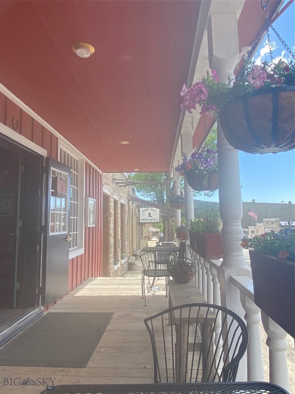 118 & 118 1/2 W Wallace Street