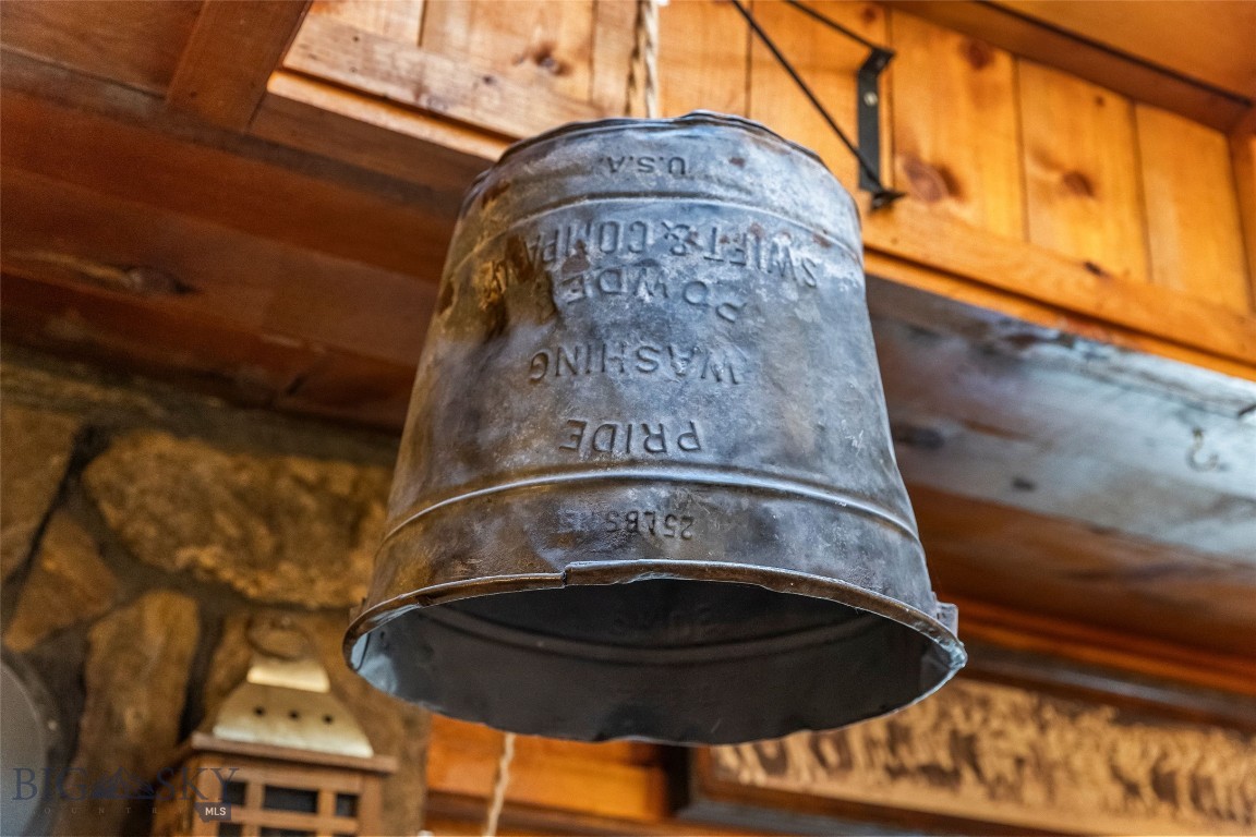 118 & 118 1/2 W Wallace Street