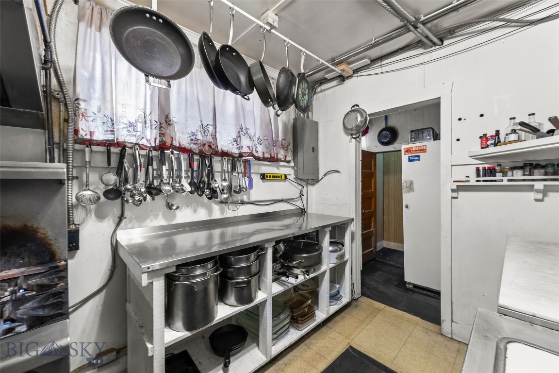 118 & 118 1/2 W Wallace Street