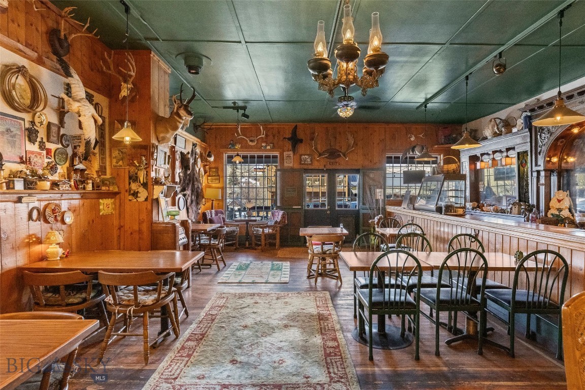 118 & 118 1/2 W Wallace Street