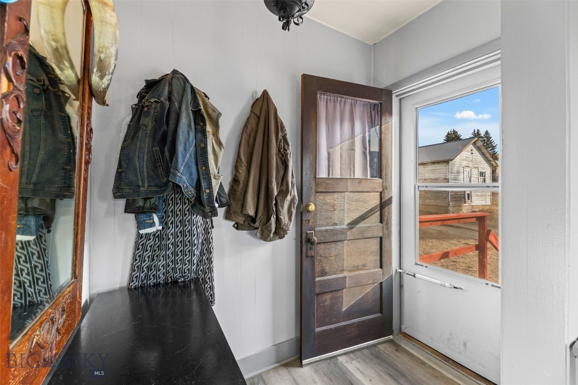 118 & 118 1/2 W Wallace Street