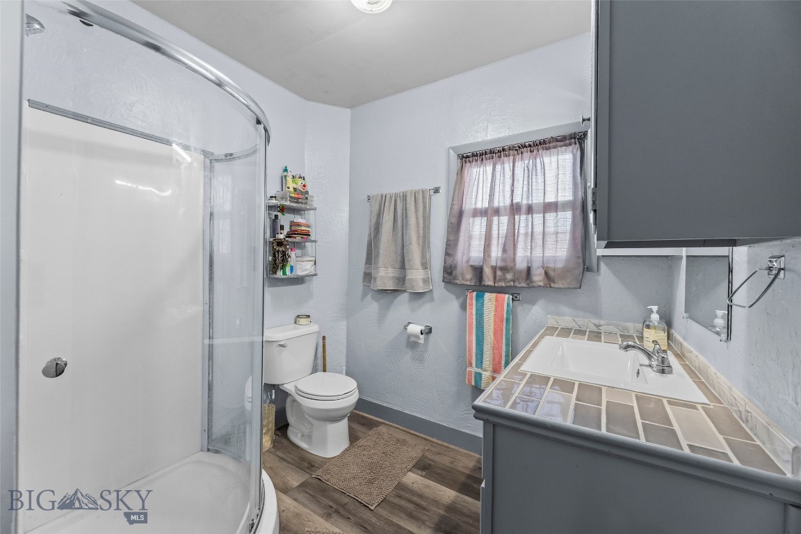 118 & 118 1/2 W Wallace Street