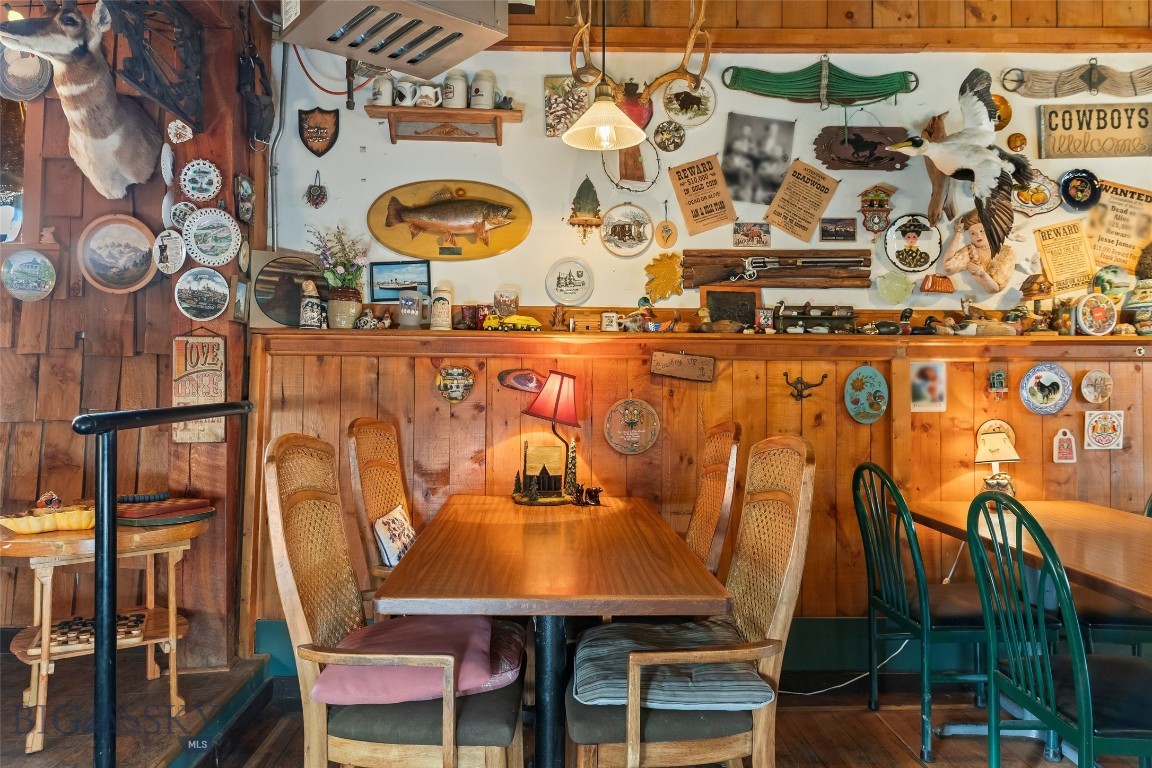 118 & 118 1/2 W Wallace Street