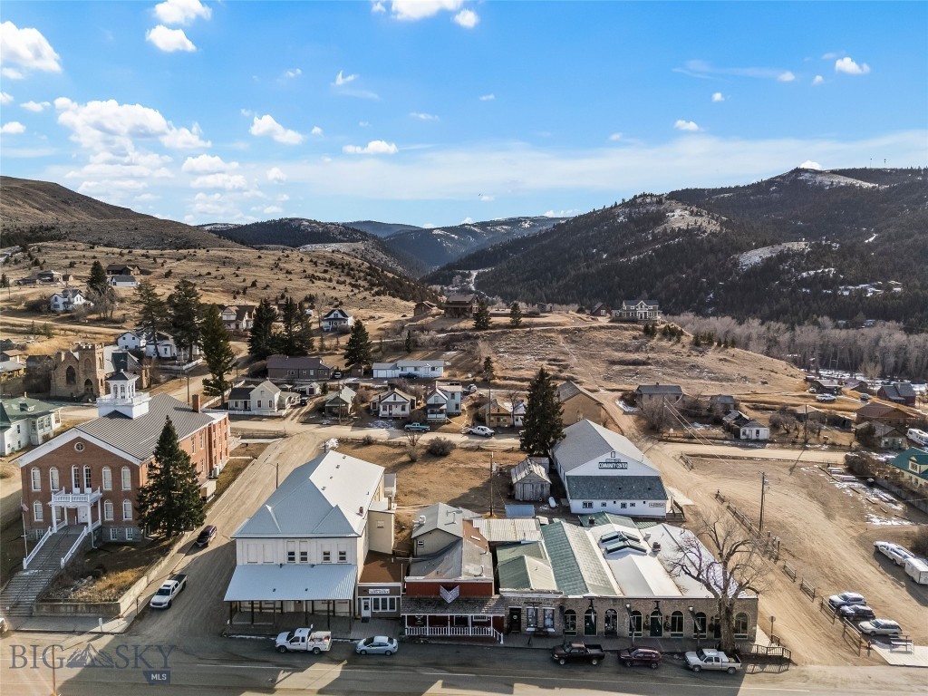 118 & 118 1/2 W Wallace Street